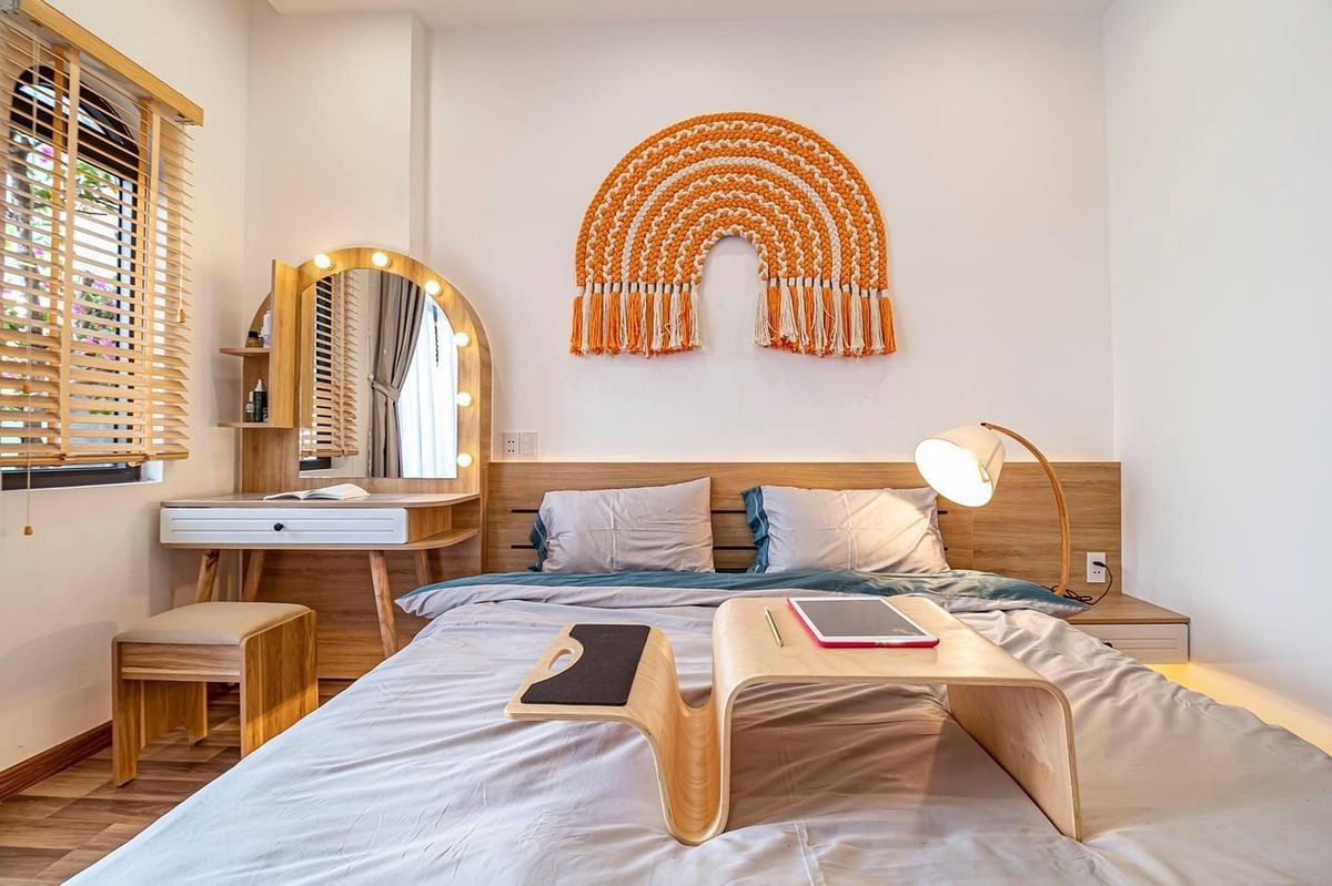 Quarto moderno com ar-condicionado split inverter ideal para dormir